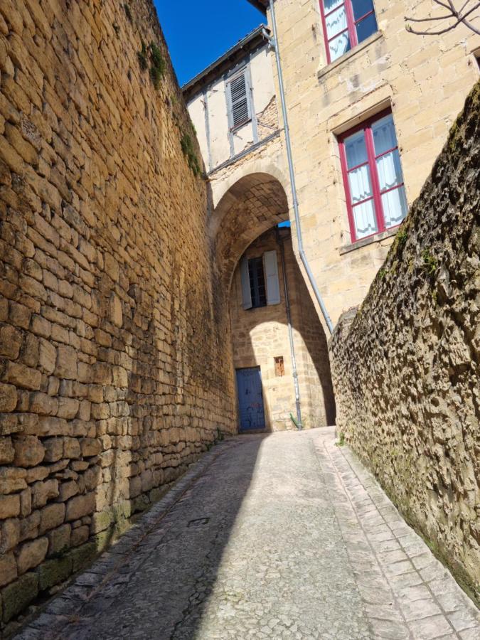 Maisonnette Au Coeur De La Cite Medievale. *